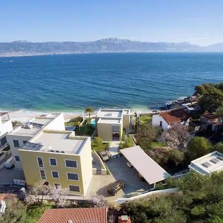 Beachfront Lemonade With Pool Vii
