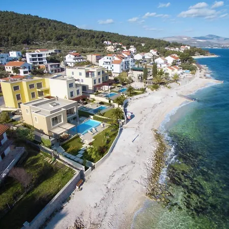 Beachfront Lemonade With Pool Vii * Slatine